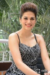 Shraddha Das Interview About Guntur Talkies